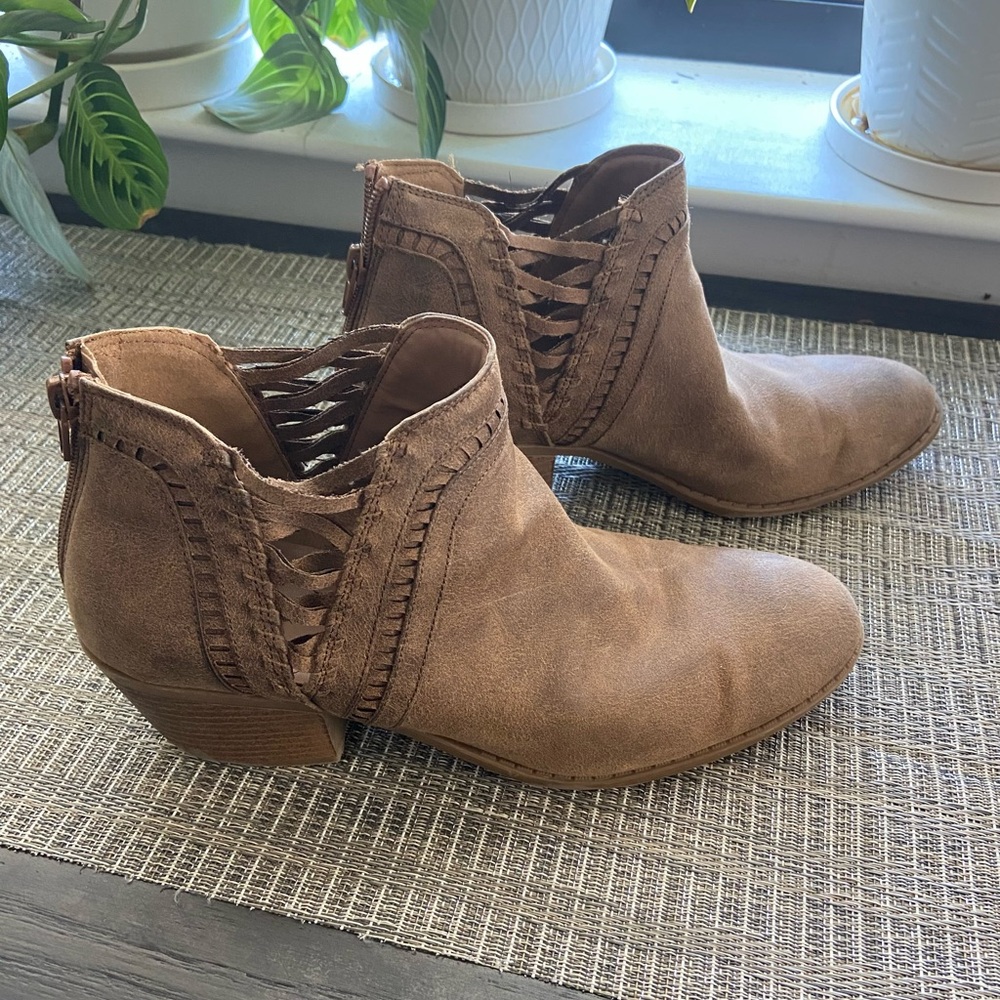 Fergalicious By Fergie Boots Womens 9.5M Bizzy Back Zip Heels Ankle Bootie Brown